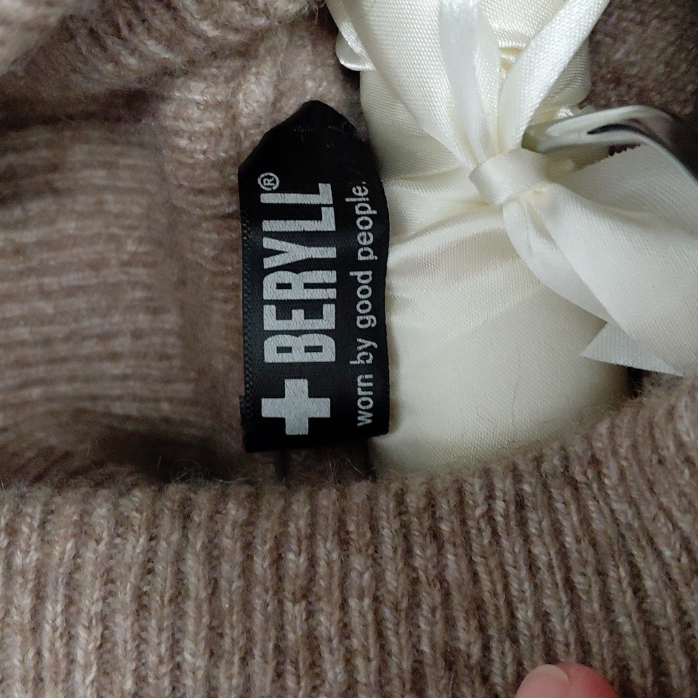 Beryll Cashmere Turtleneck Sweater - Picture 2 of 3